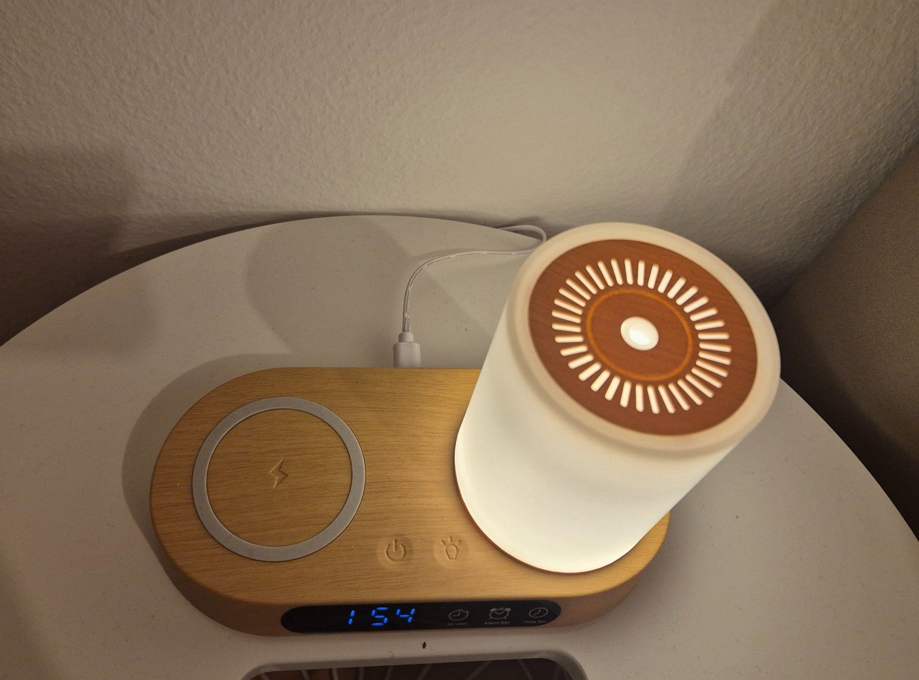 Lampade: 4in1 LED Wecker USB Nachttisch Lampe – Nuovo e nell'imballaggio originale da Mellingen venduto da Loewe2006 4