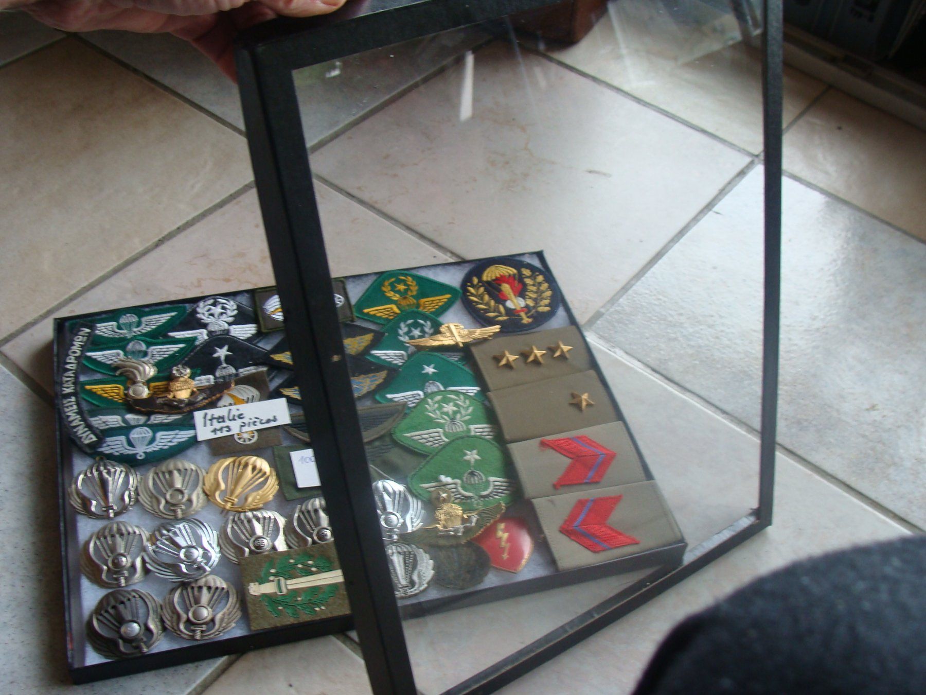 Placchette & Badge: Dans présentoir vitré, collection Italie et Grèce – Usato da Cuarny venduto da hen_g7hn 4