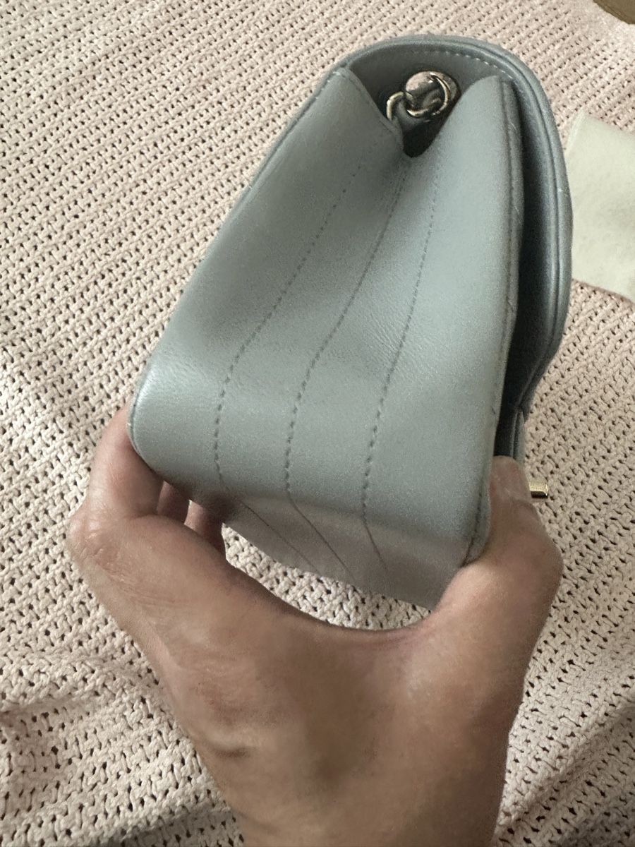 Chanel Taschen für Damen: Chanel Chevron Classic Flap Bag Light Grey – Gebraucht aus Zollikofen von Bagsandproms 2