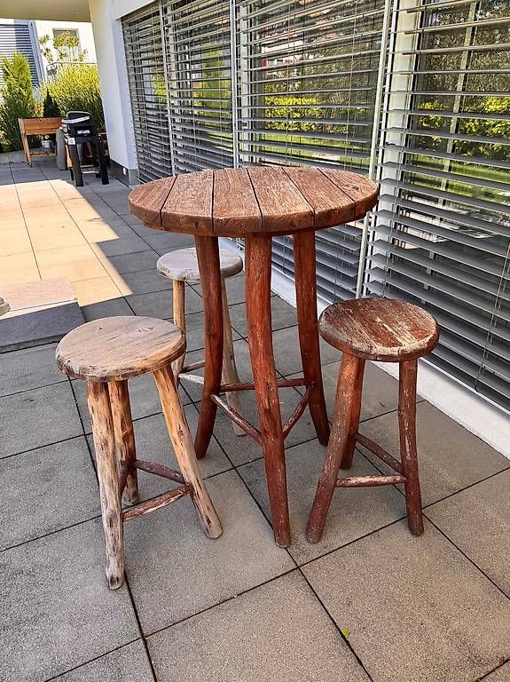Set di tavolo e panche: Massives Teak-Gartenmöbel Set  Stehtisch mit 3 Hockern – Usato da Küsnacht ZH venduto da Niek_zurich
