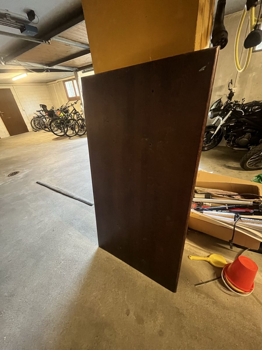 Tables: Tisch mit massiver Platte – D'occasion à Schleinikon par Cerberus154
