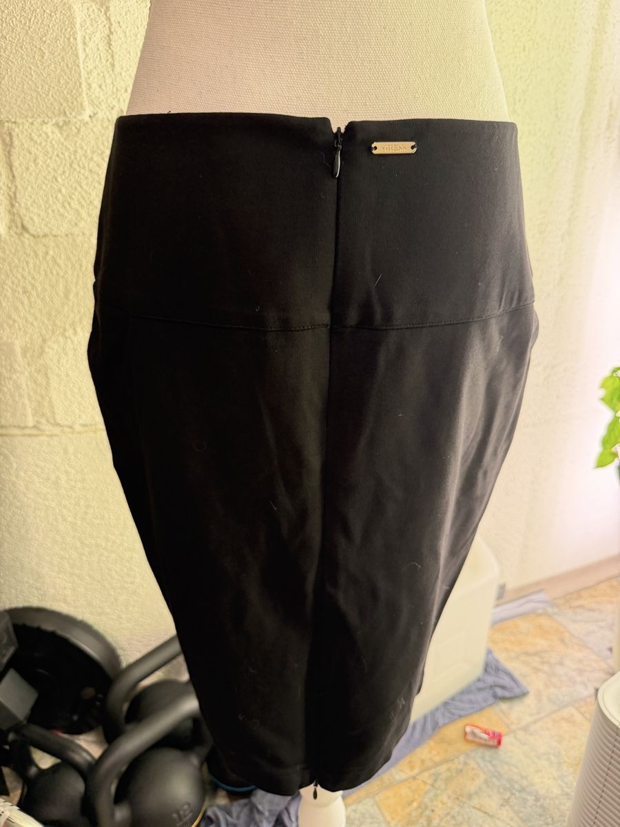 Guess Jupes: Rock Guess Schwarz Grösse L – Neuf (Voir description) à Aeugstertal par Joana_R 1