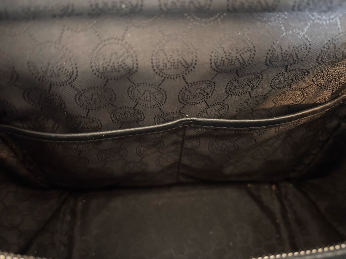 Michael Kors Borse da donna: schwarze Michael Kors Leder Handtasche – Usato da Liebefeld venduto da cheyennewmontes 2