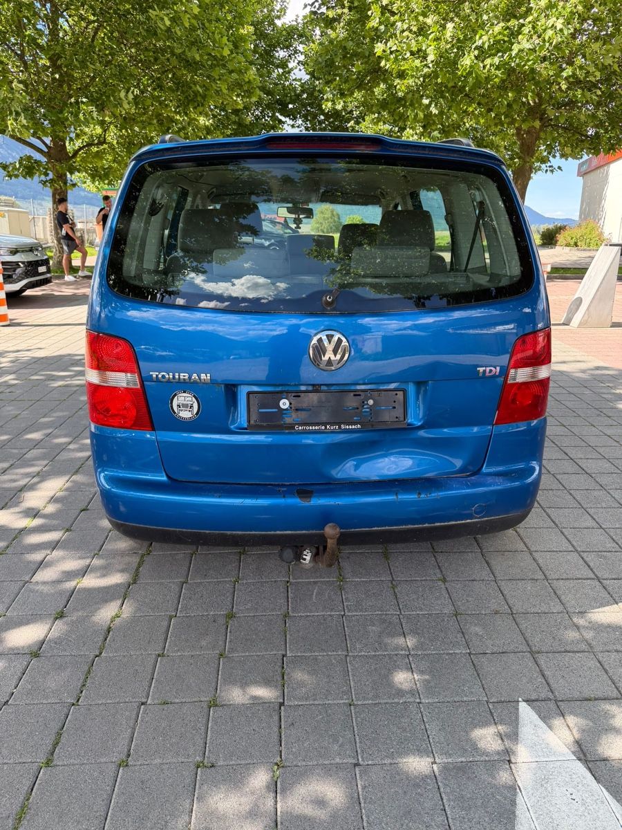 VW Automobili: Vw touran 2.0 d  – Usato da Buchs SG venduto da mef_78tr 3