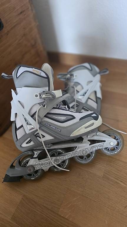 Patins à roul. & inline: Rollerblade – D'occasion à Effretikon par SuuitAnsch