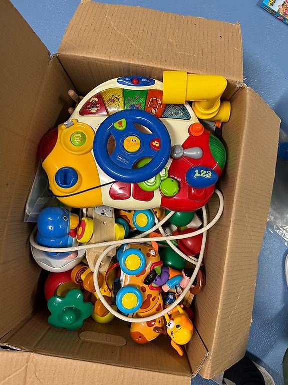 Giocattoli: 1 Karton von diversen Spielzeugen – Usato da Turgi venduto da tra_8mnq