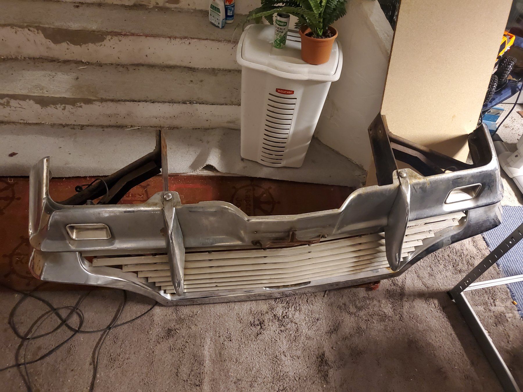 Ford Tutti pezzi di ricambio auto: Stosstange Oldtimer Ford Thunderbird 1964 original – Usato da Balsthal venduto da redcarpet 7