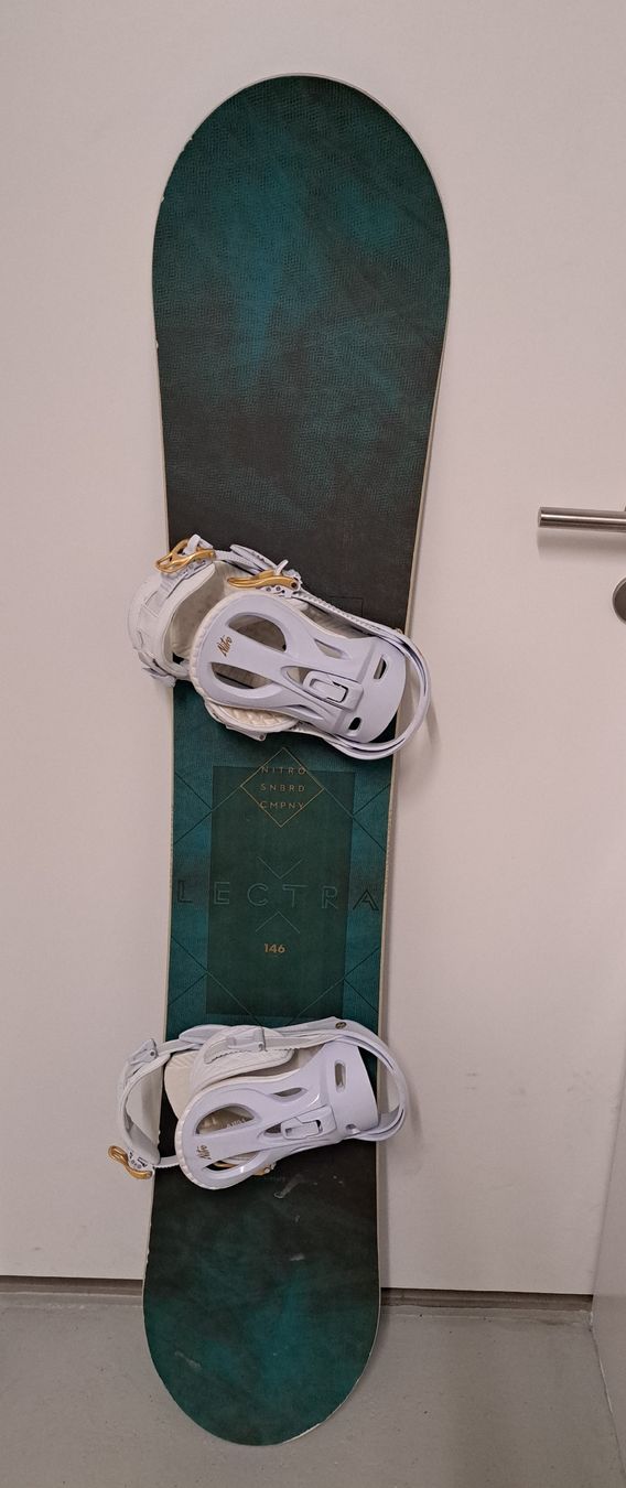 Snowboard Nitro Boards: Nitro Lectra Snowboard mit Bindung 146cm – D'occasion à Euthal par mel_ts8t