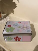 Scatola di latta con  fiori, scomparti