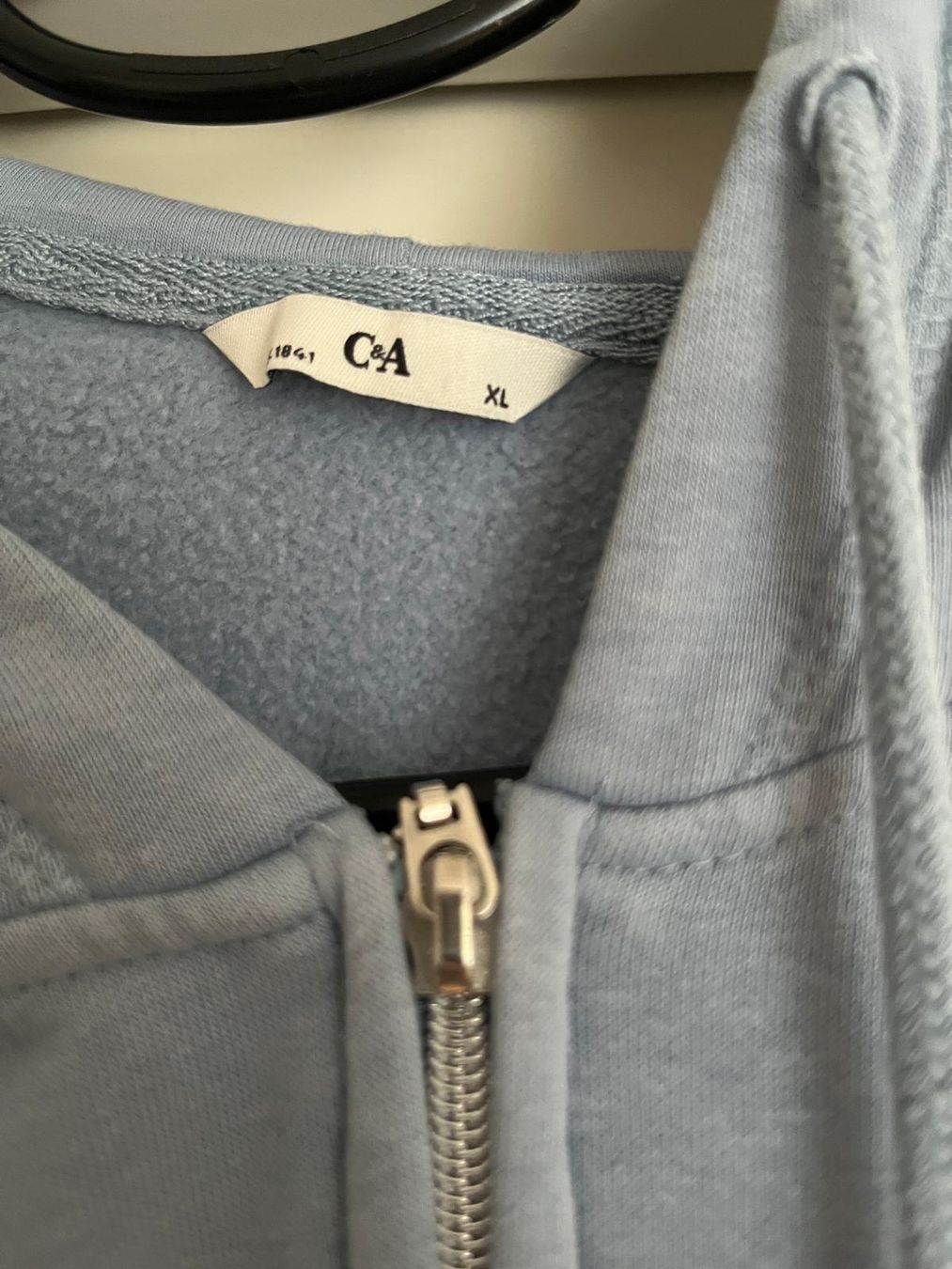 H&M Giacche: Blaue Hoodiejacke – Usato da Schaffhausen venduto da Gavran02 2