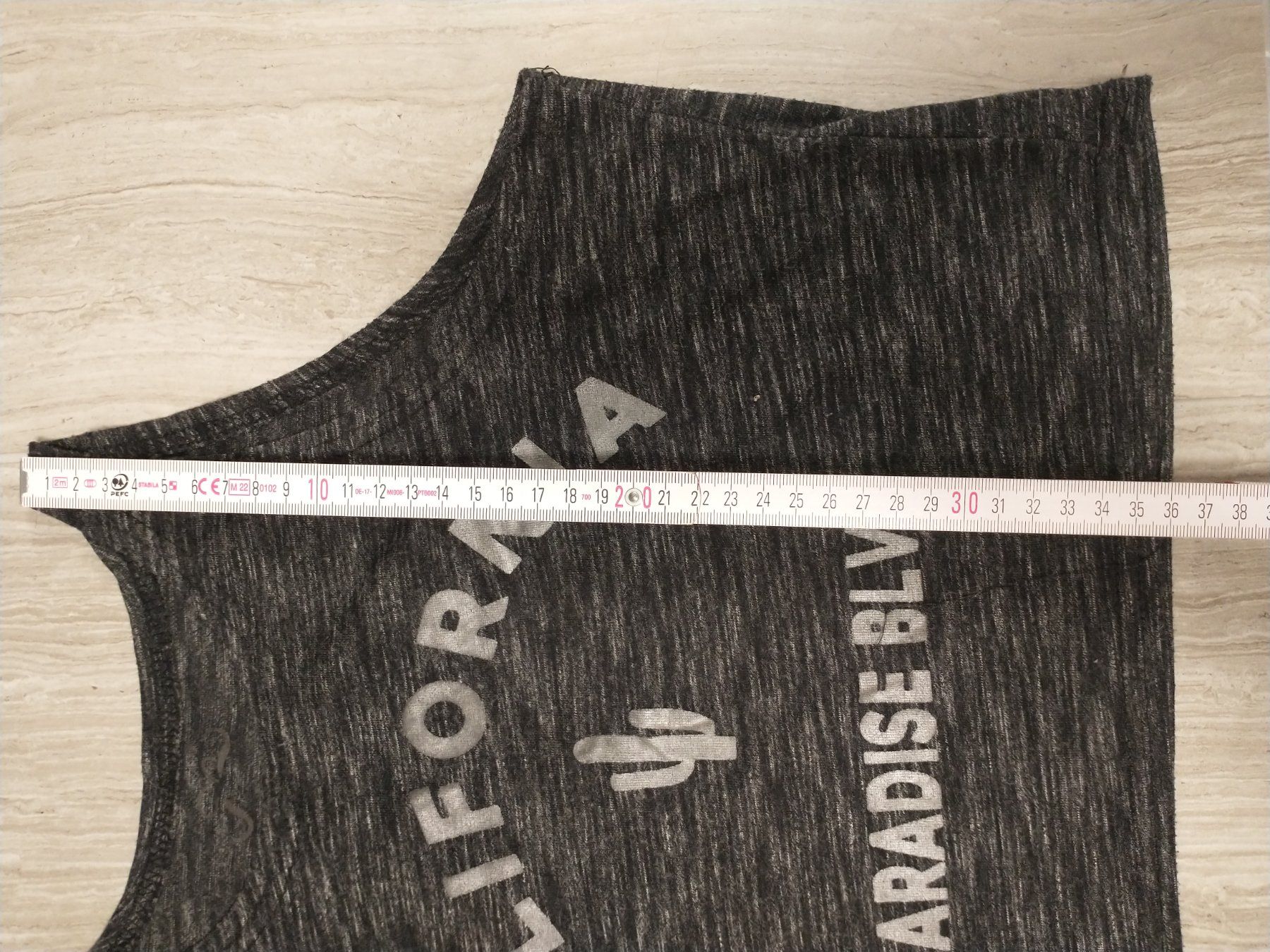 Blouses, T-shirts & Tops: Crop top california taille XS – D'occasion à Ecublens FR par ame_y8tq 1