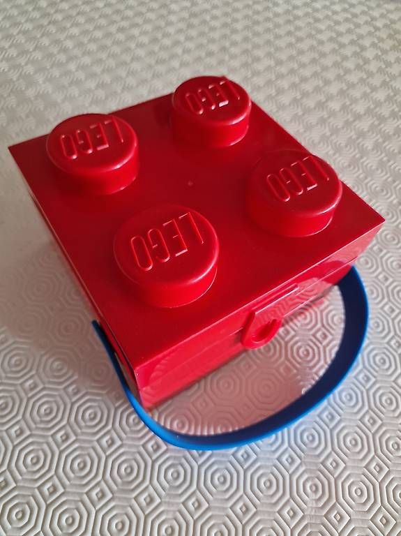 Spielzeuge: Lego Box mit Tragegriff in Rot – Gebraucht aus Zürich von sdsp 1