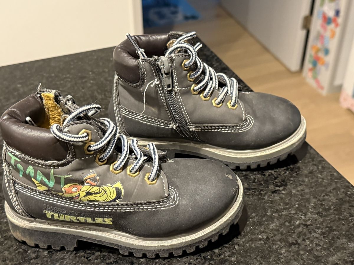 Scarpe per ragazzi: Shoe bundle- size 26-27 – Usato da Adliswil venduto da cla_9qpg 7