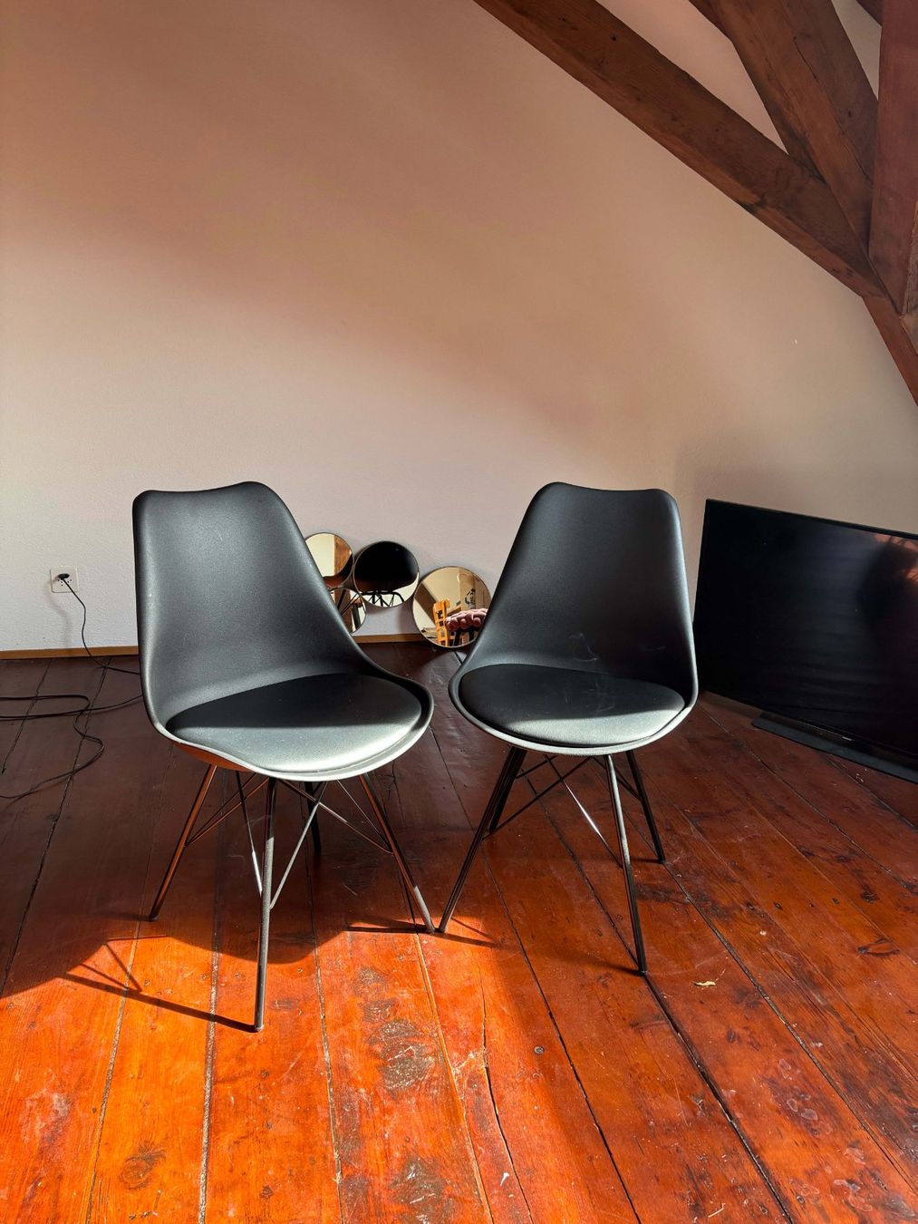 Westwing Stühle: zwei schwarze Stühle – Gebraucht aus Basel von han_2vf6
