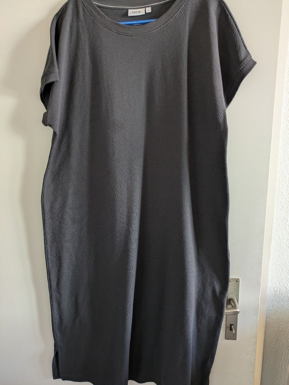Cecil Vestiti: Kleid Cecil grau L – Usato da Burgdorf venduto da Mikewalther