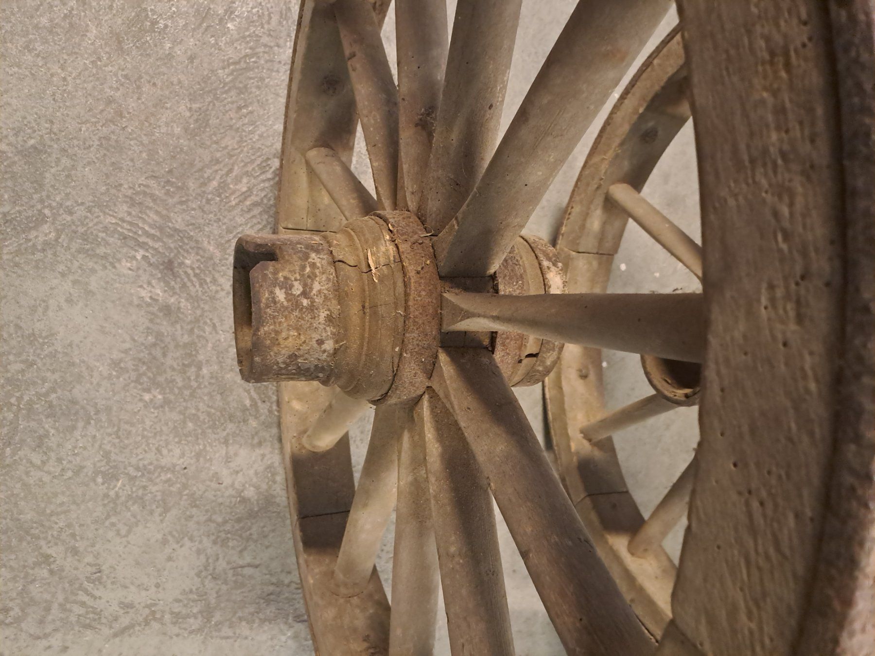 Pneus & Roues: 2 Antike Wagen Räder,Holzräder – D'occasion à Wald ZH par stani06 2