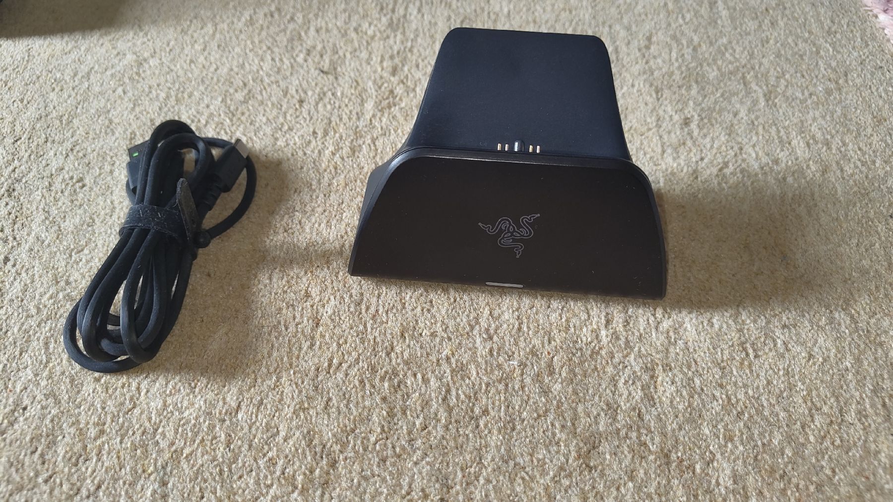 Razer Controller: Razer Charging Stand for PS5 Duelsense Used Condition – Usato da Glattbrugg venduto da har_jgc7 2