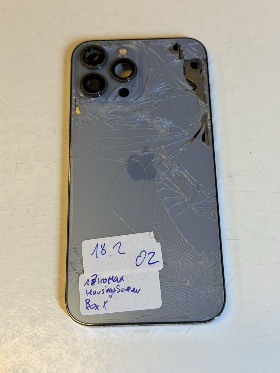 Apple Portables: iPhone 13Pro Max Gehäuse Blau – Défectueux à Chur par beverlyone