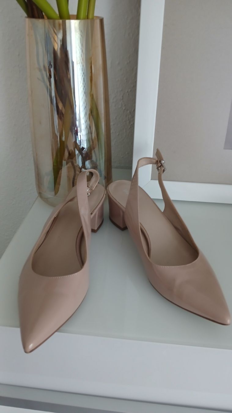 Graceland Scarpe da donna: Beige Laque Graceland Pumps Gr 40 – Usato da Beinwil am See venduto da Superchance 1