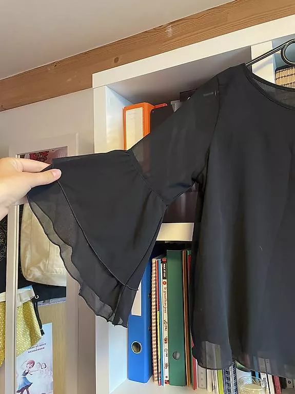 Pullover & Sweatshirts: Pull élégant noir – Gebraucht aus Fontainemelon von rap_r9tk 1