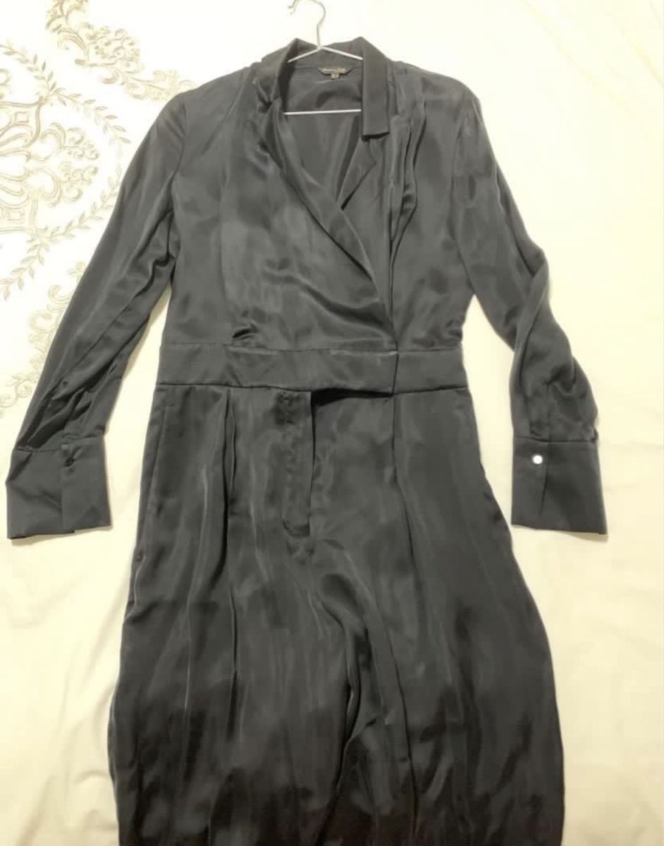 Massimo Dutti Tute: Massimo Dutti Elegant Black Jumpsuit / Playsuit – Usato da Zürich venduto da Curated.Chapters 1
