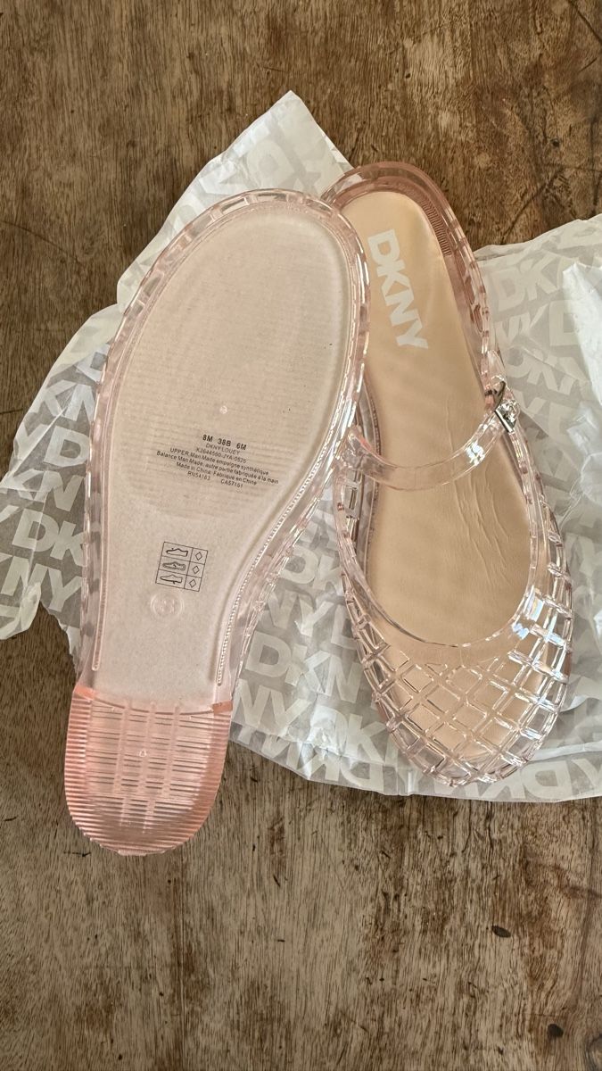 DKNY Damenschuhe: DKNY Sandalen / Flats Gr. 38.5 – Neu und originalverpackt aus Zürich von an_orange 1
