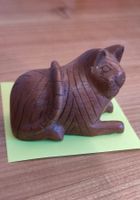 fein geschnitzte Holz Katze ruhend -  5 cm x 6,5 cm , leicht