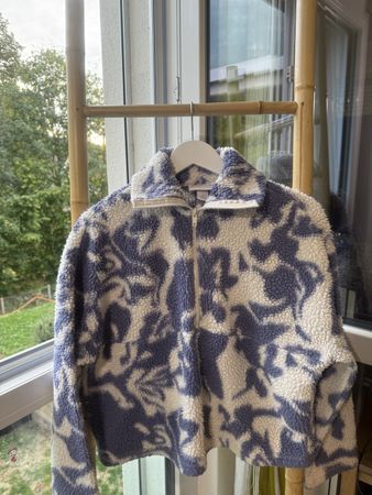 Pull polaire Monki motif bleu et blanc taille XS