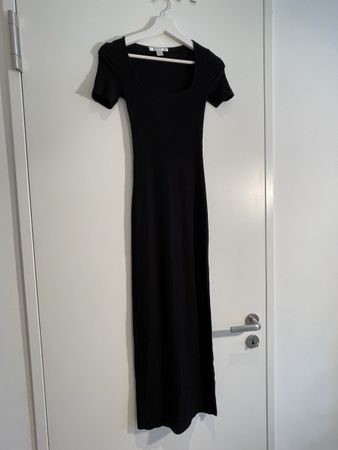 Elegant Little Black Dress - Perfect for Summer Evening Out