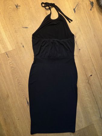 Neues Sommerkleid von Anna Field - Figurbetont