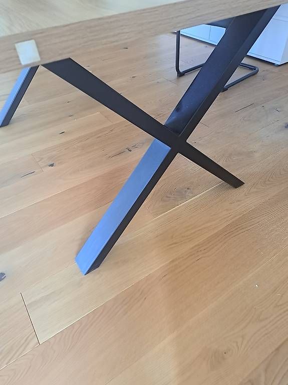 Tische: Table avec chaises  – Gebraucht aus Courrendlin von Tyenno 2