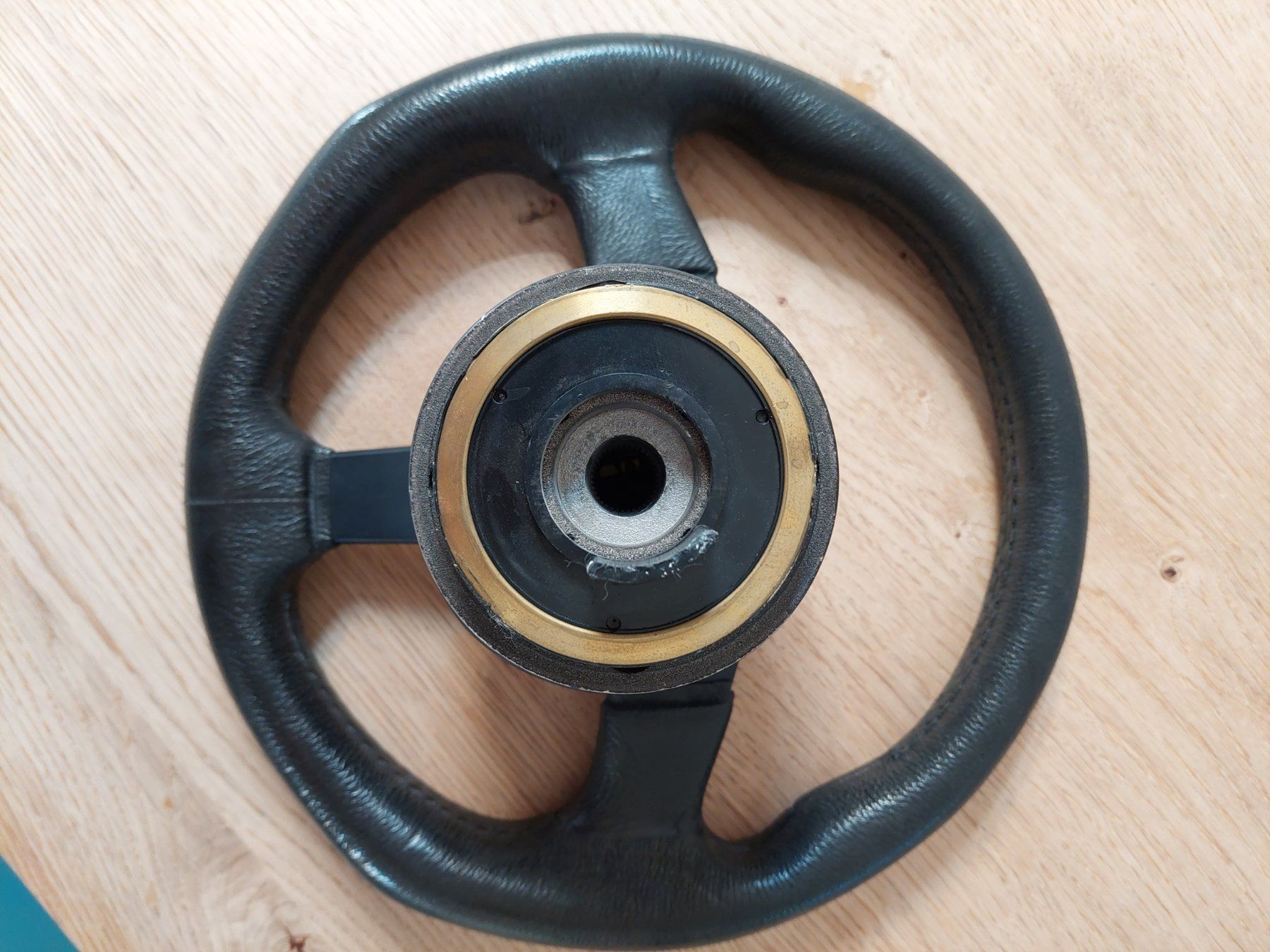 Opel Sonstiges Fahrzeugzubehör: Sportlenkrad mit Nabe 300 mm – Gebraucht aus Weiach von  2