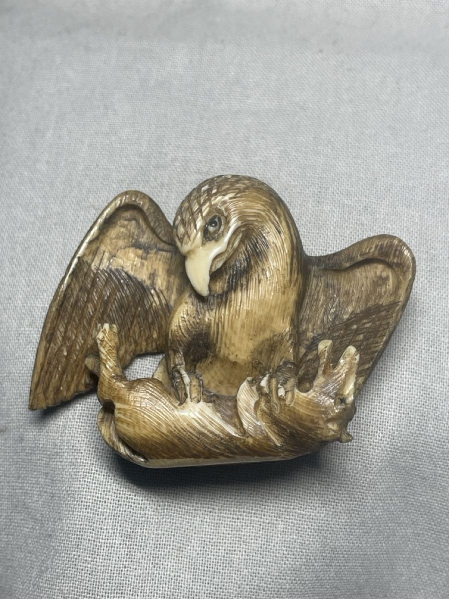 Statuette: Netsuke antik, Adler mit Beute, signiert – Usato da Embrach venduto da Gauvain1 4
