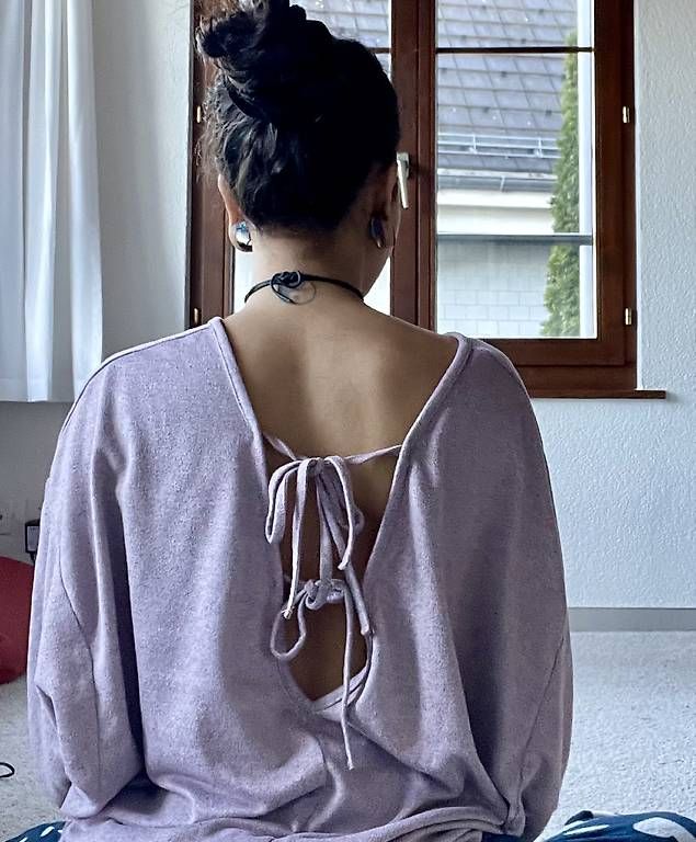 Maglioni & Felpe: What color is this – Usato da Herisau venduto da Ciaoschein