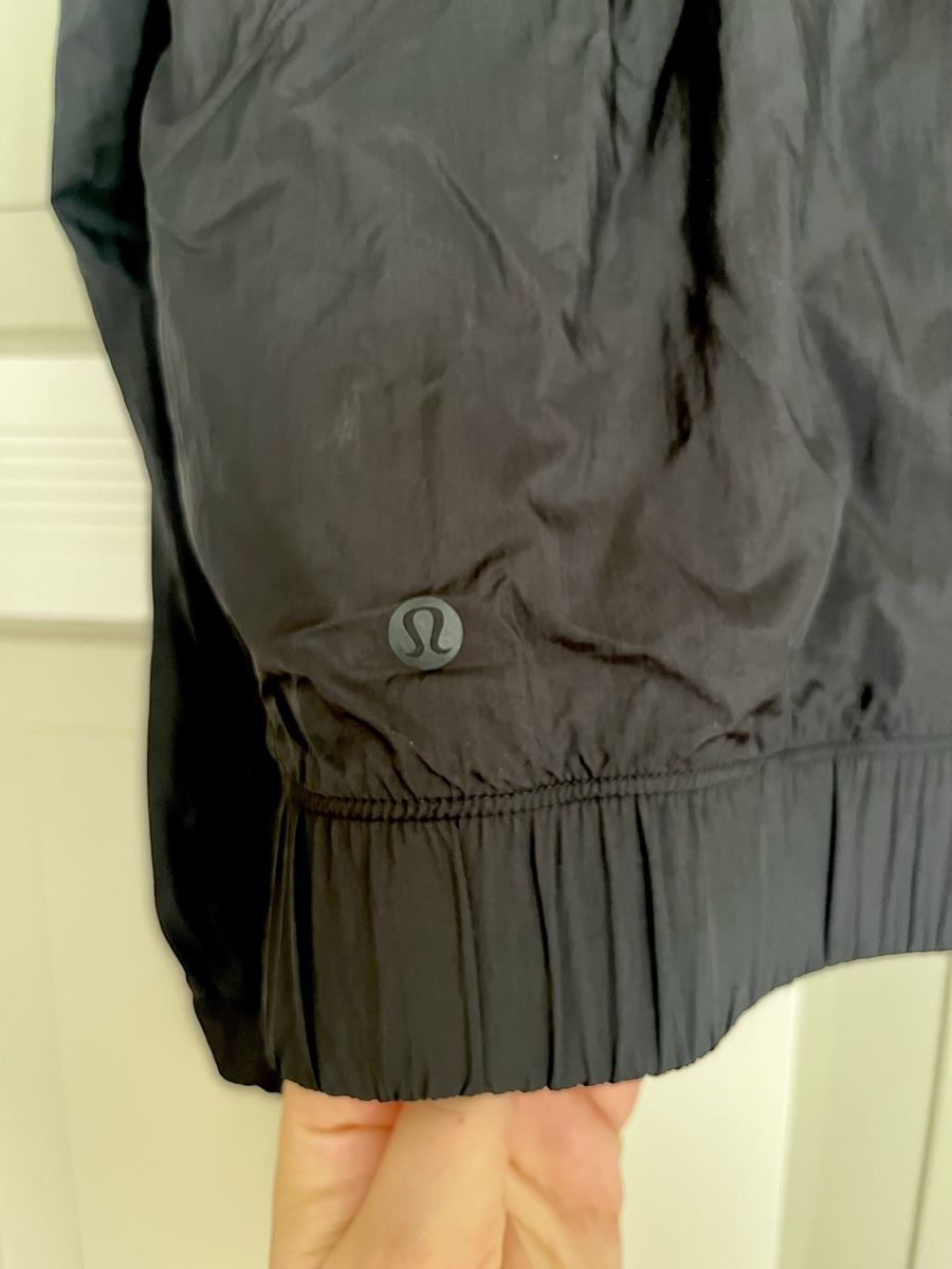 Lululemon Giacche: Schöne Bomberjacke von Lululemon – Usato da Zürich venduto da bec_p9dy 4