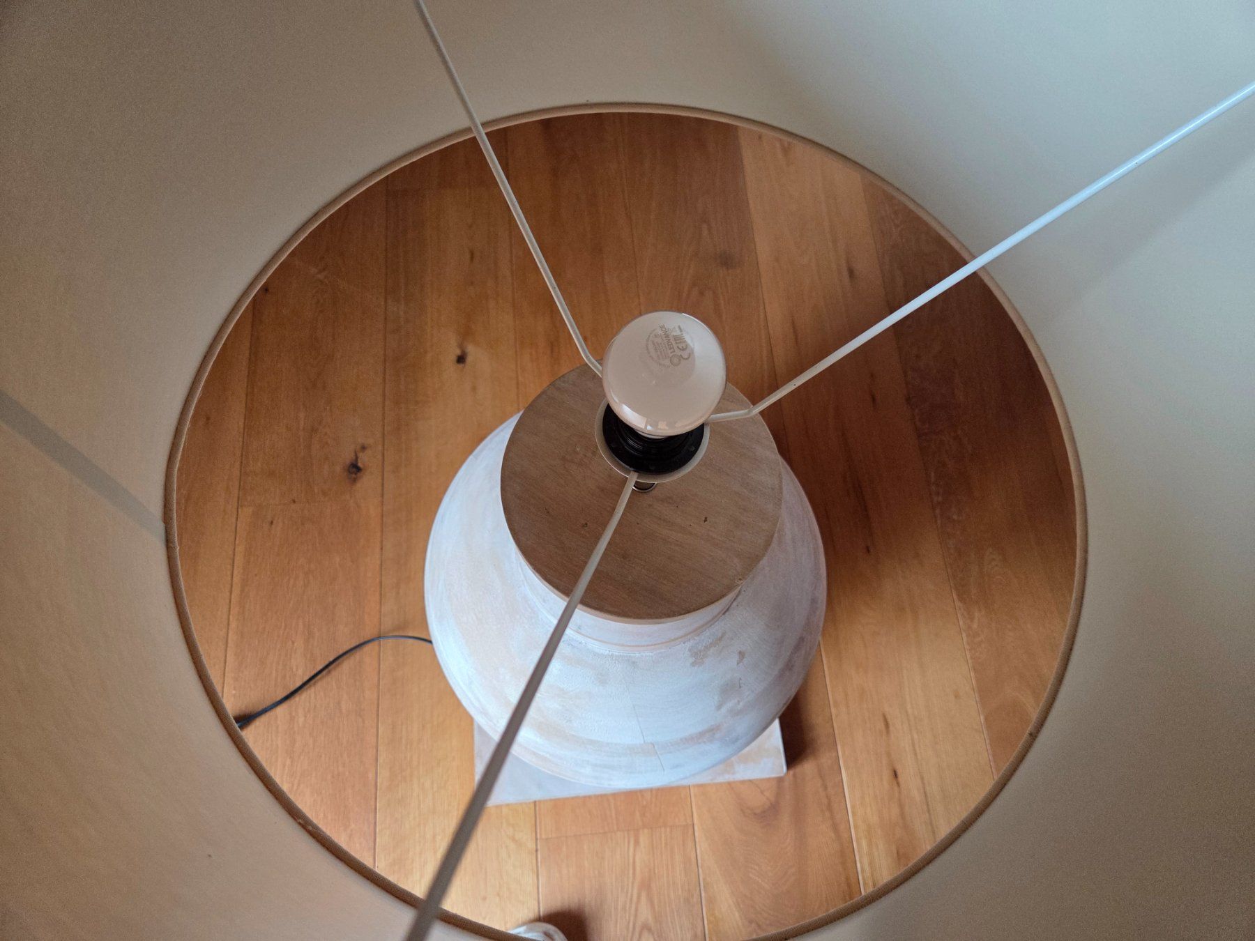 Lampes: Grosse und massive Stehlampe – D'occasion à Ossingen par Combeferre 3