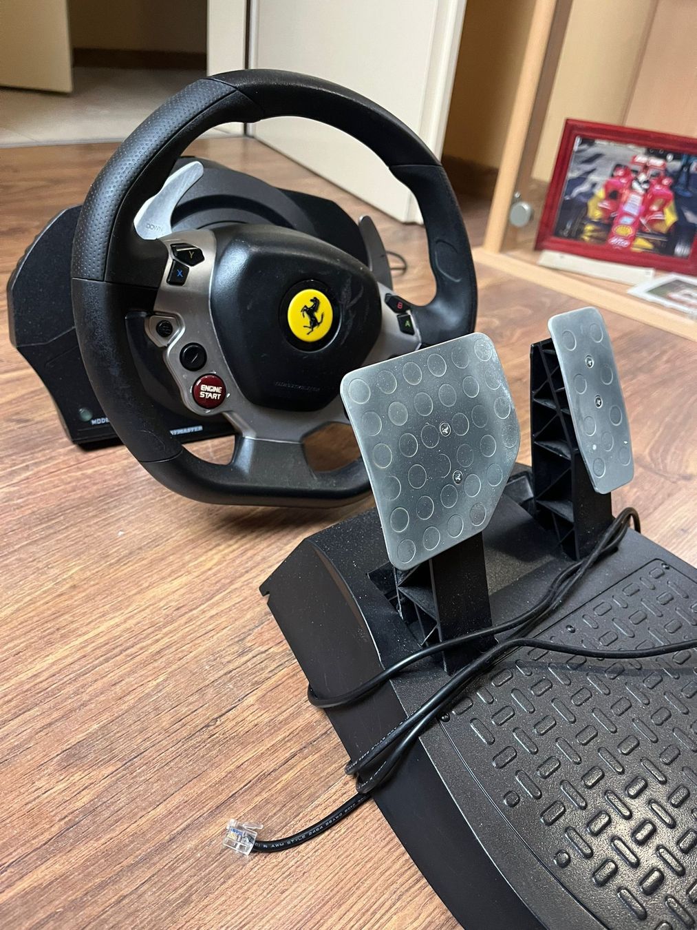 Thrustmaster Manettes: Volant Thrustmaster Ferrari – D'occasion à Chavornay par Crash37 2