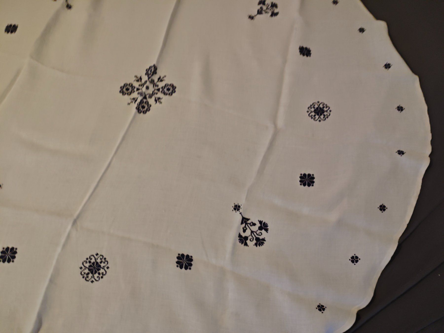 Autre linge de table: Runde Tischdecke weiss – D'occasion à Wallisellen par Kleindai 1
