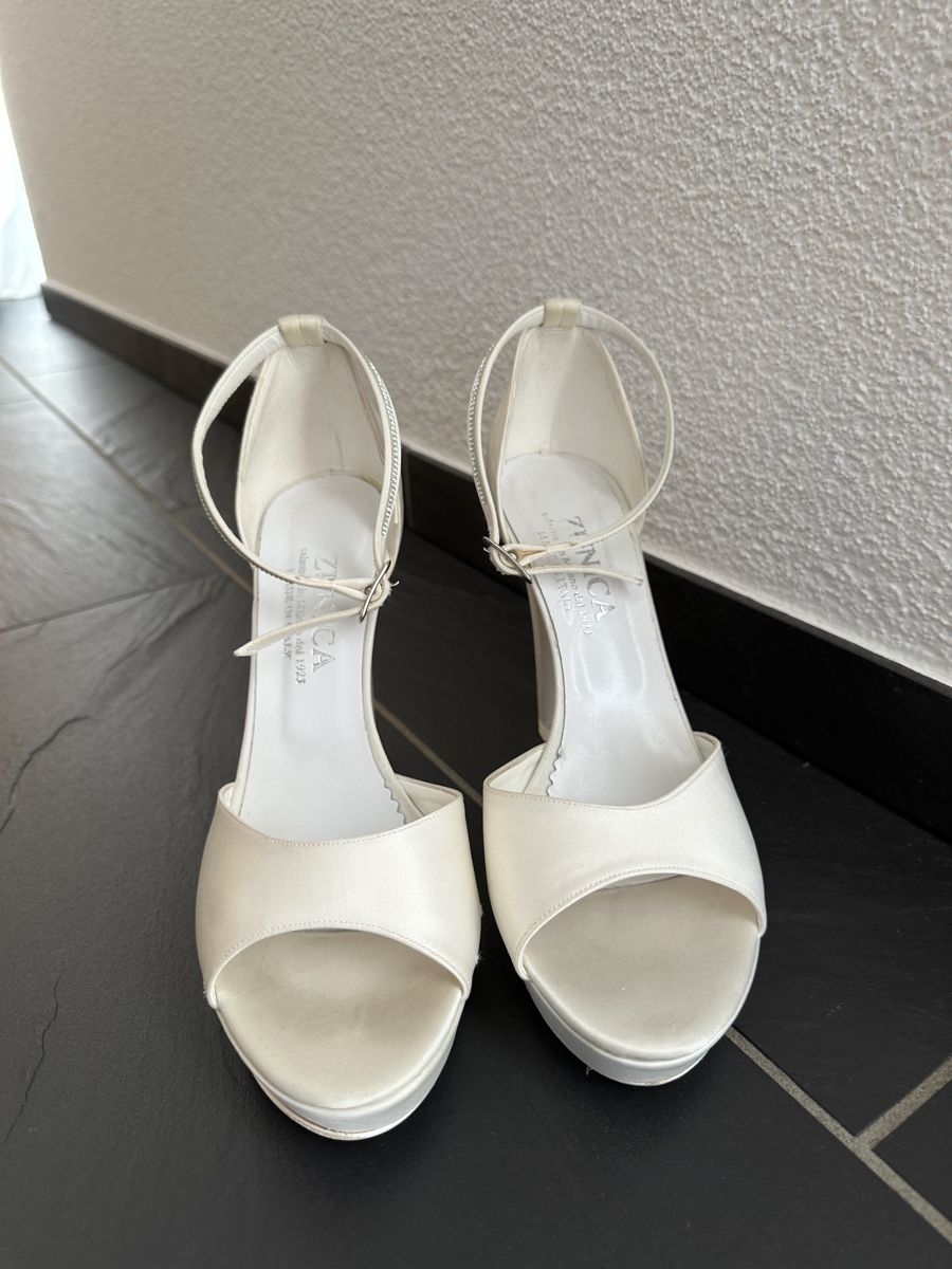 Scarpe da donna: Neue Schuhe Grösse 38 aus Mailand – Nuovo (secondo la descrizione) da Märstetten venduto da vankev 1