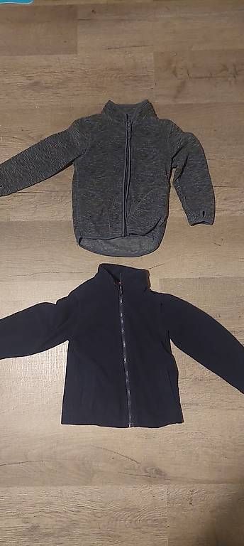 Giacche & Cappotti: 2 x Fleece Jacke Gr. 110 – Usato da Tegerfelden venduto da mimi_1983