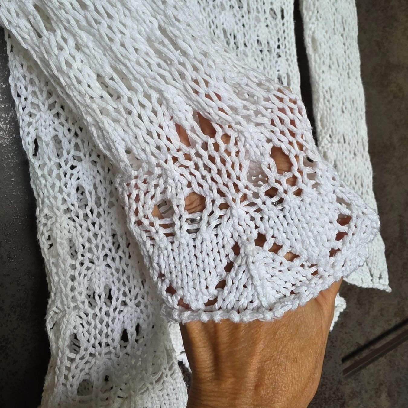 Maglioni & Felpe: 🐸 ZABAIONE GEHÄKELTER PULLOVER / STRANDPULLOVER WEISS – Usato da Môtier (Vully) venduto da Frogs 1