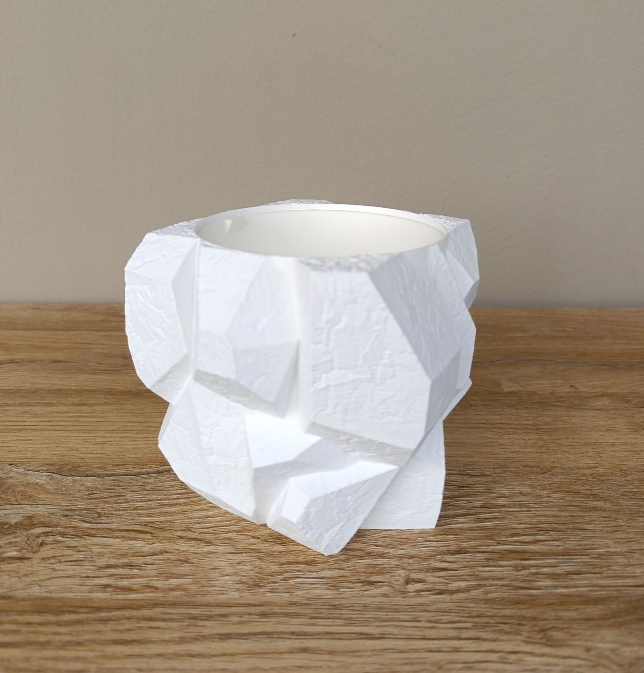 Pots de fleurs: Blumentopf mit Felsdesign – Neuf (Voir description) à Brig par Polymita