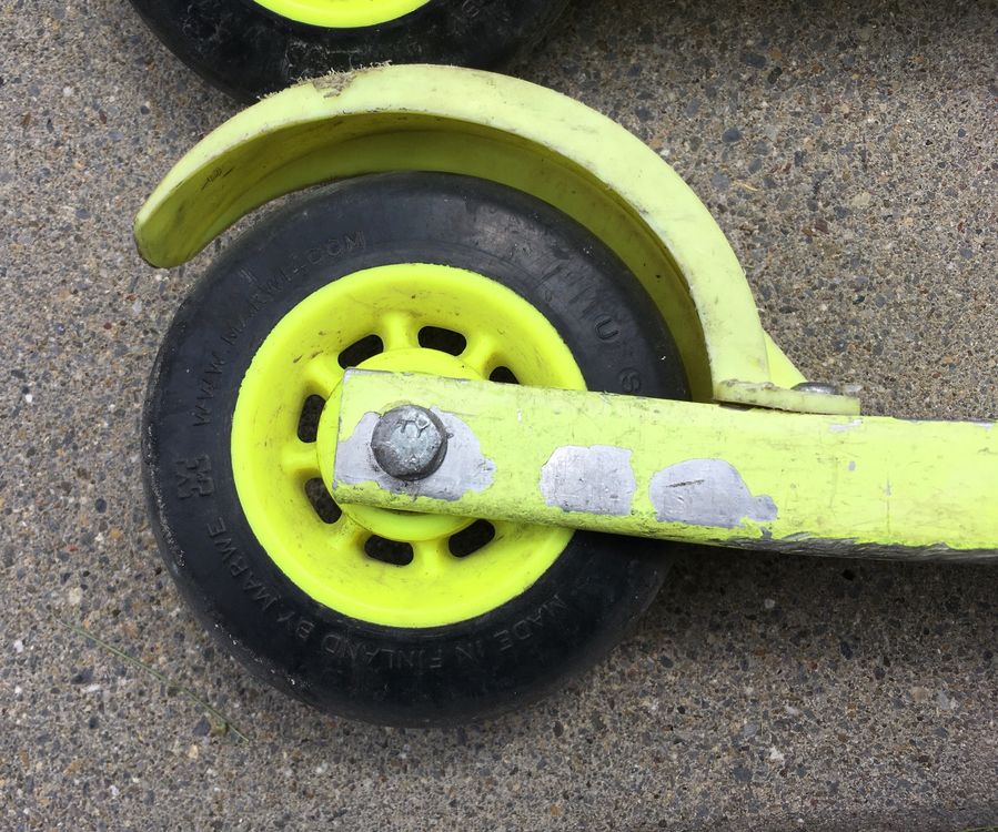 Marwe Rollski mit neue Räder (Gebraucht) in Zuoz für CHF 150 – mit ...