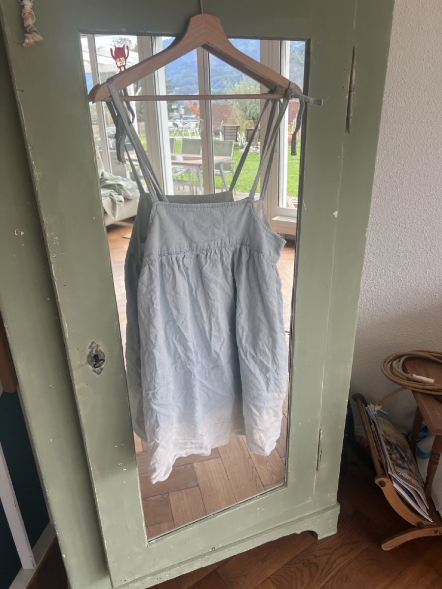Robes: Robe courte BCBGeneration en jean bleu clair taille US 4 – D'occasion à Walenstadt par Unianrig