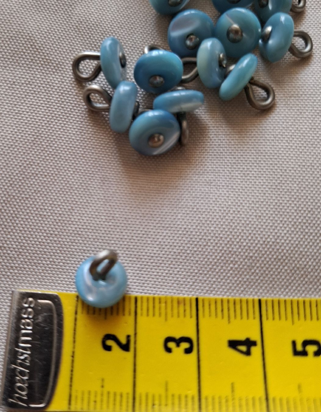 Bottoni: Set Knöpfe Katzenaugenschimmer, 8 mm. – Usato da Dietikon venduto da Hirschkopf 2