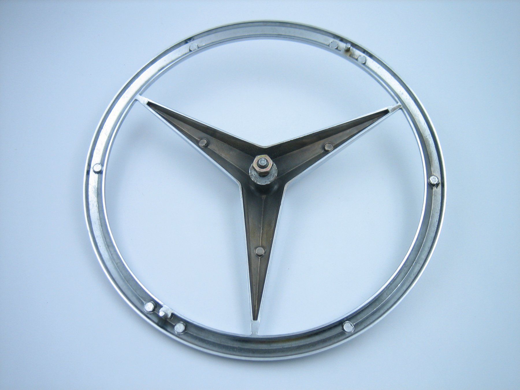 Mercedes-Benz Tutti pezzi di ricambio auto: Grosser Mercedes Stern aus Metall Youngtimer/Oldtimer – Usato da Zürich venduto da Tomi118 2