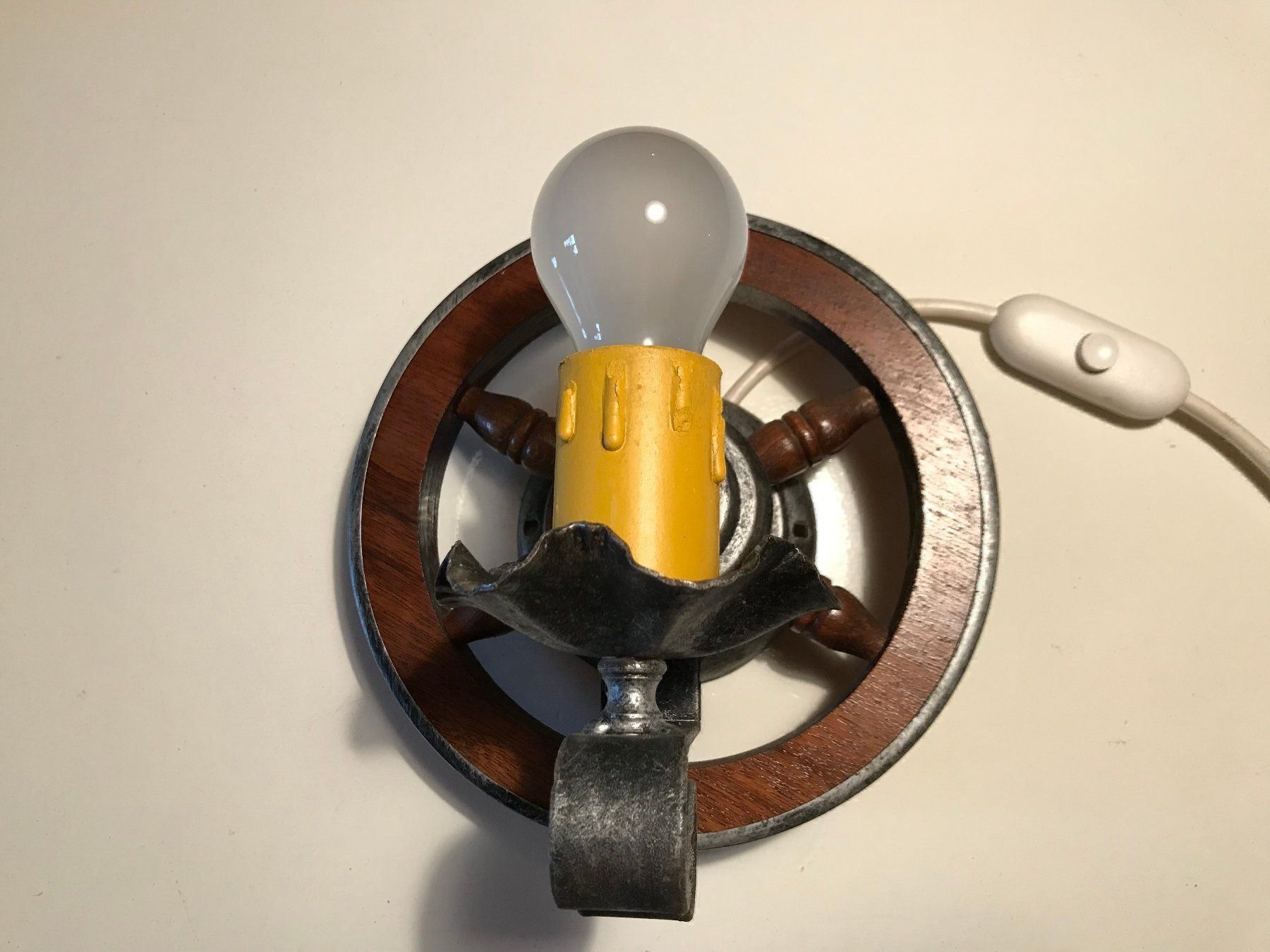 Lampade: Applique décorative avec roue en bois – Usato da Ste-Croix venduto da mjmg