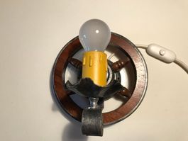 Applique décorative avec roue en bois
