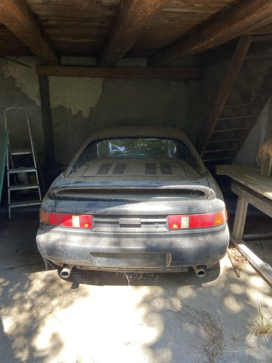 Toyota Autos: Toyota MR2 Scheunenfund – Defekt aus Neftenbach von Gipsicat