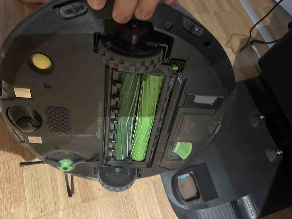 Irobot Aspirateurs & Accessoires: iRobot Roomba Saugroboter mit Absaugstation – D'occasion à Aarau par S.Herzog 2